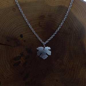 Fig leaf hammered necklace, hammered aluminum tiny fig leaf, stainless steel finishing, figs, organic, art nouveau