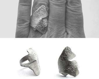 Ginkgo leaf silver ring, hammered aluminum leaf , adjustable ring, art nouveau leaf, ginkgo biloba