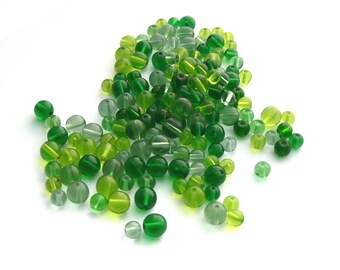Green glass bead mix, 150 pieces of green glass beads in different shapes, different shades of green 60 g, opaque and transparant glass