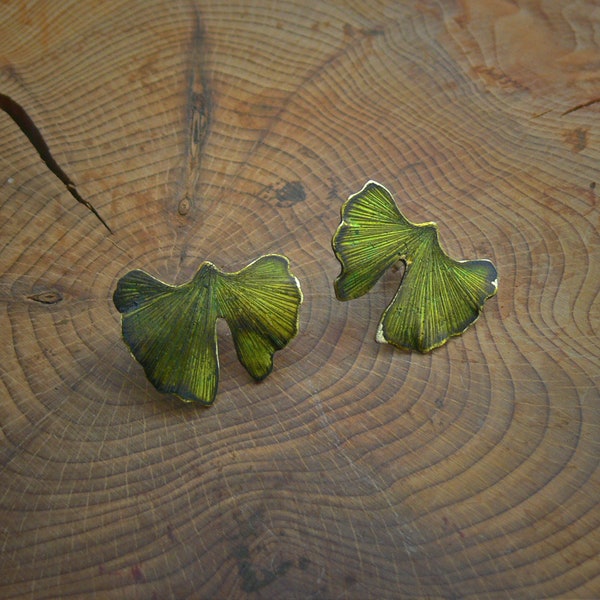Hammered ginkgo gold ear studs, hammered coloured brass ginkgo leafs, 925 Sterling silver pins, Japanese tree, leaf earrings