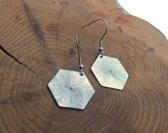 Geometrical hexagon earrings, hammered aluminum hexagons, stainless steel finishing, art déco