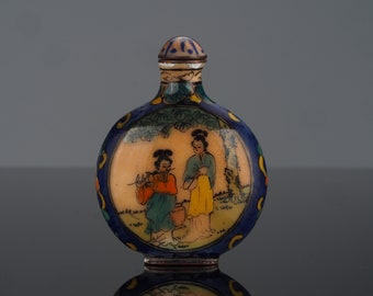 Antique snuff bottle, Chinese snuff bottle, miniature bottle, Asian bottle, enamel porcelain bottle Japanese figures, vintage Japanese scene