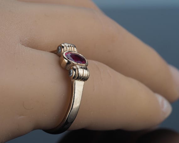 Vintage Diamond Ruby engagement ring, unusual 9ct… - image 9