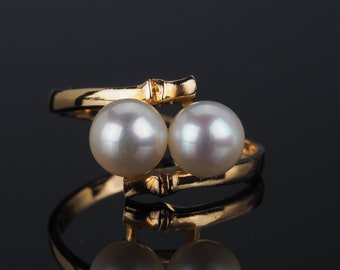 Gold double pearl ring, cultured pearls, June Birthstone jewellery, vintage gold minimalist ring, gold bypass pearl twist twin pearl ring