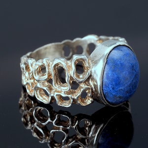 Lapis Lazuli Brutalist Ring, Silver 70s Vintage with textured Silver and hallmarked 1973