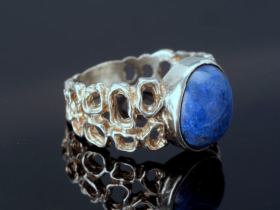Lapis Lazuli Brutalist Ring, Silver 70s Vintage with textured Silver and hallmarked 1973