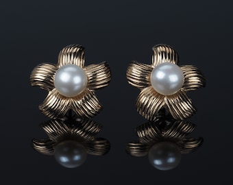 Gold pearl earrings, wedding jewellery floral flower earrings, post stud earrings, retro 1960s 70s jewelry, 9k gold gift for her