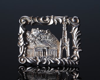 Edinburgh brooch, silver brooch, Scottish brooch, Edinburgh Castle, Edinburgh landmarks jewellery, Edinburgh scene, historic places