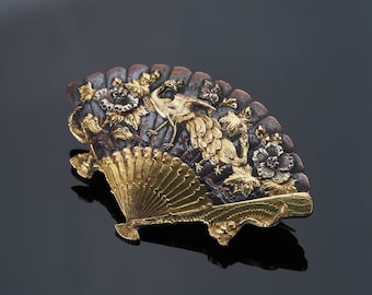 Broche de abanico japonés Shakudo, antiguo período Meiji grúa pájaro escena floral oro sobre joyas de cobre de Japón, regalos de pájaros de arte japonés