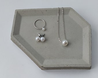 Modern jewellery display tray, geometric trinket dish, jewelry display tile, concrete backdrop, photo prop, jewellery storage, retail stand