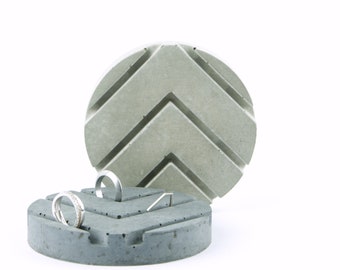 Concrete Ring Dish, Arrow Line Upright Multiple Ring Organiser Stand, Retail or Home Jewellery Display, pale or dark grey