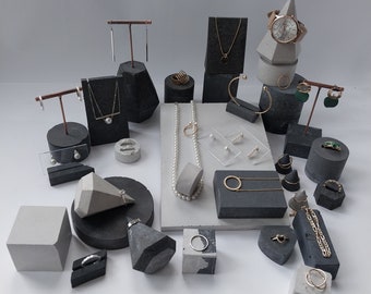 Unique Jewellery Display H08, Set mit 34 Ständern, Foto-Styling-Requisiten für den Einzelhandel, Hintergrund aus Beton, Ständer für Ohrringe, Tabletts, geometrische Ständer