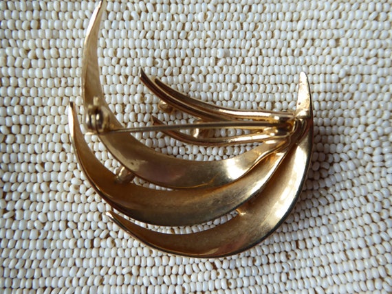 Three Attractive Modernist Gold toned brooches rh… - image 4