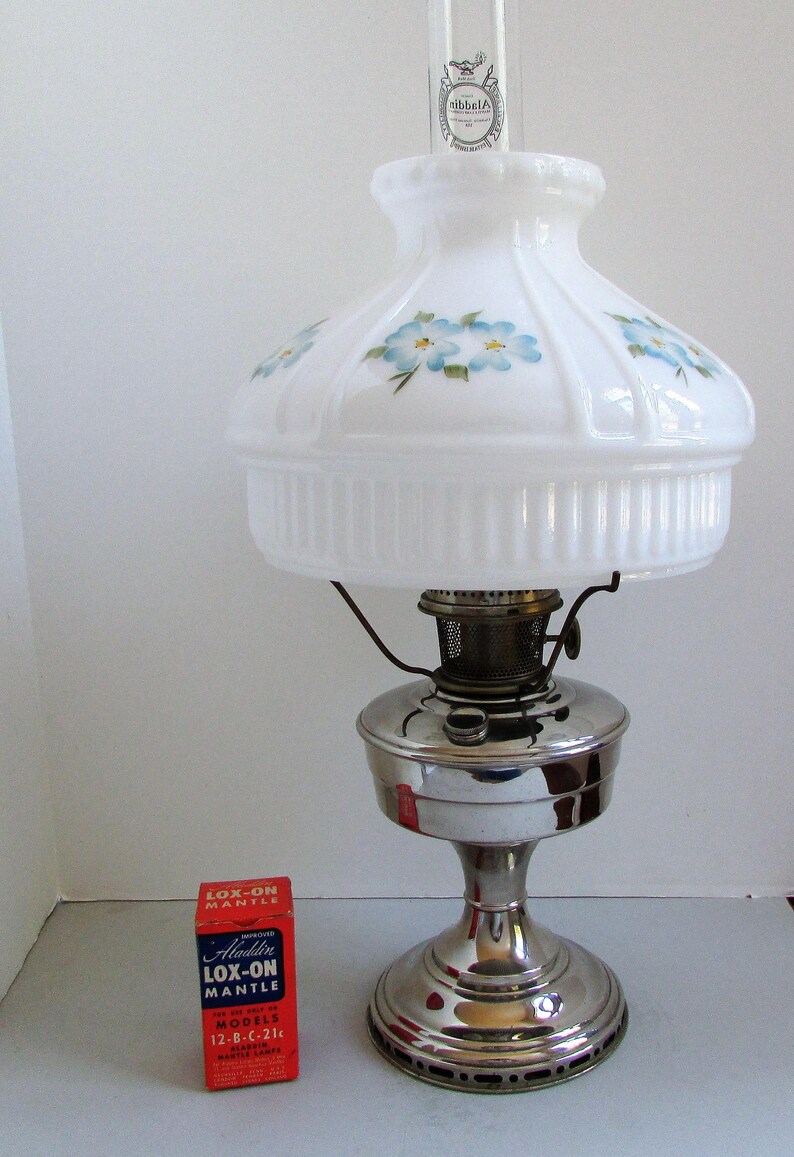 Sharp Antique Aladdin Oil Table Lamp With 501 9 Shade