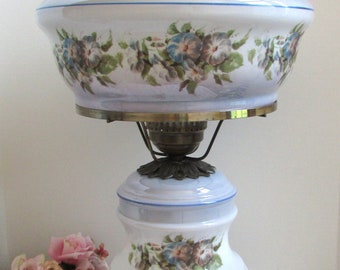 Mooie antieke blauwe bloemen iriserende GWTW bloemen salonlamp