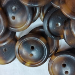 50 und 100 Packungen Matte Finish &quot;Schildkröte&quot; Knöpfe, Tiefbraun und Creme 7/8 Zoll oder 1 Zoll mit je 2 Löchern; Kunststoffknöpfe matt
