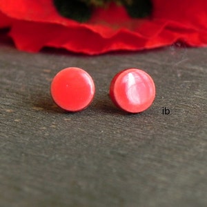 Petites boucles d'oreilles en céramique rouge, cadeau de fête des mères en porcelaine, bijoux en poterie hypoallergénique petit cercle, tige d'oreille géométrique minimaliste