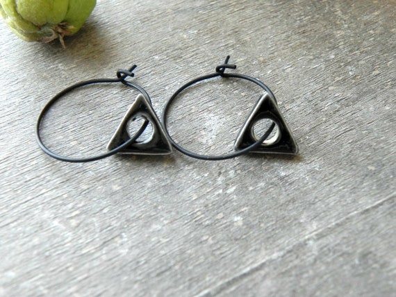 ピアス [BLACKMUSE] Wave triangle post Earrings Kandinsky - Triangle At Rest Abstract Earrings, Black/Grey