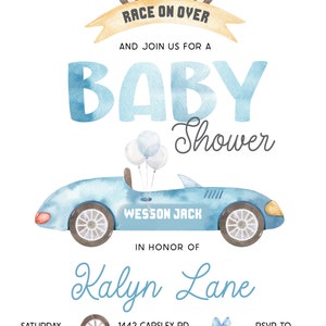 K&ouml;nnte beinhalten: Aquarell-Babyparty-Einladung mit blauem Rennwagen, Zielflaggen und dem Text "Race on Over". Die Einladung enth&auml;lt den Namen "Kalyn Lane" und Veranstaltungsdetails.