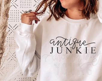 Antique Junkie svg / Antiquing svg / Funny svg / Vintage svg / Junkin svg / Hand Lettered SVG / Girly svg png dxf / Descarga instantánea