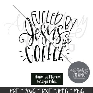 Puede incluir: Dise&ntilde;o a mano en blanco y negro con el texto "Fueled by Jesus and Coffee" y el texto "Another Day Young" en un c&iacute;rculo con una flecha.