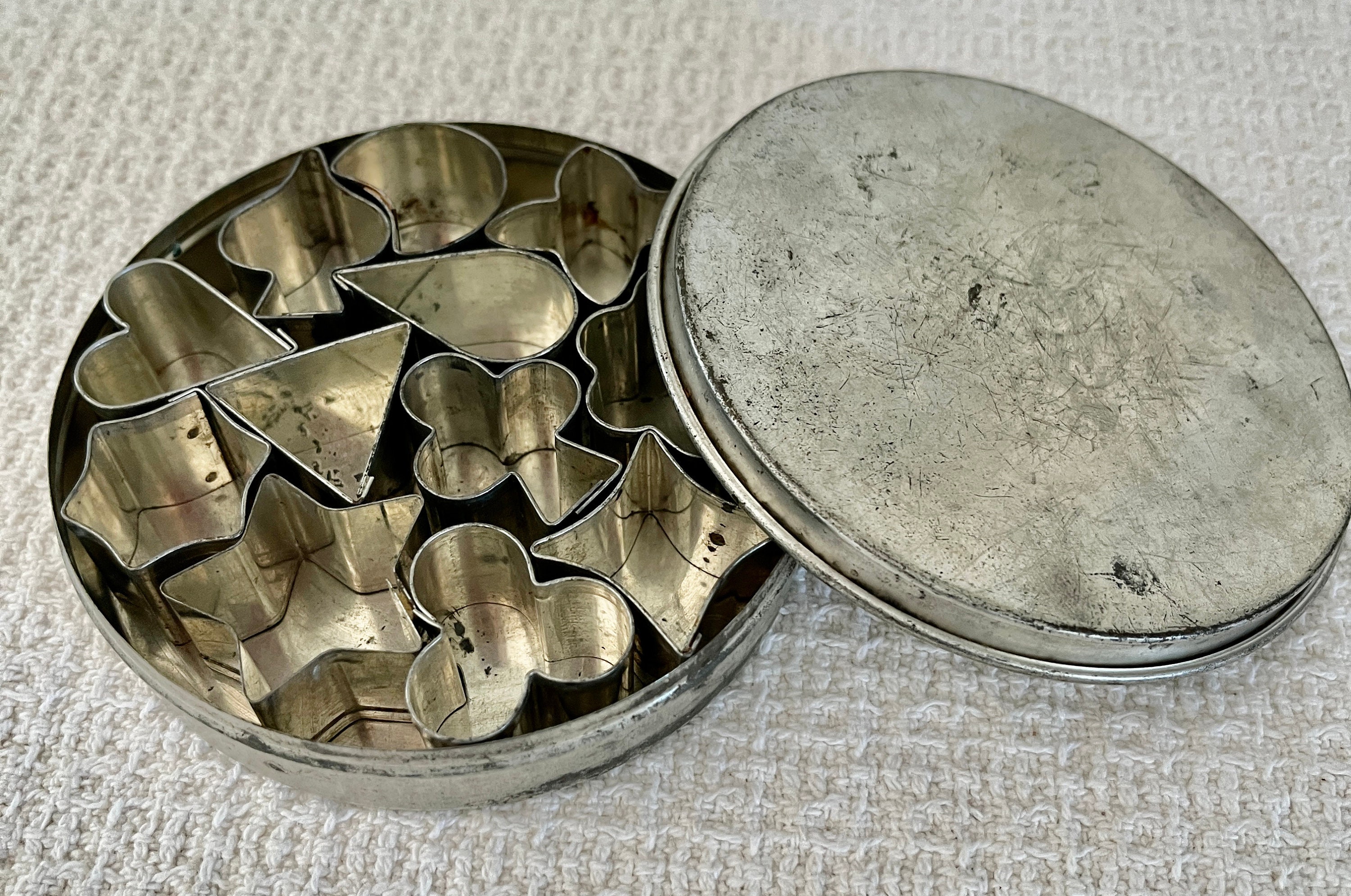 Vintage Miniature Metal Cookie Cutters in 4 Inch Round Tin, Set of 12,  Farmhouse Decor, Rustic Decor, Collectible, Vintage Decor, Primitive 