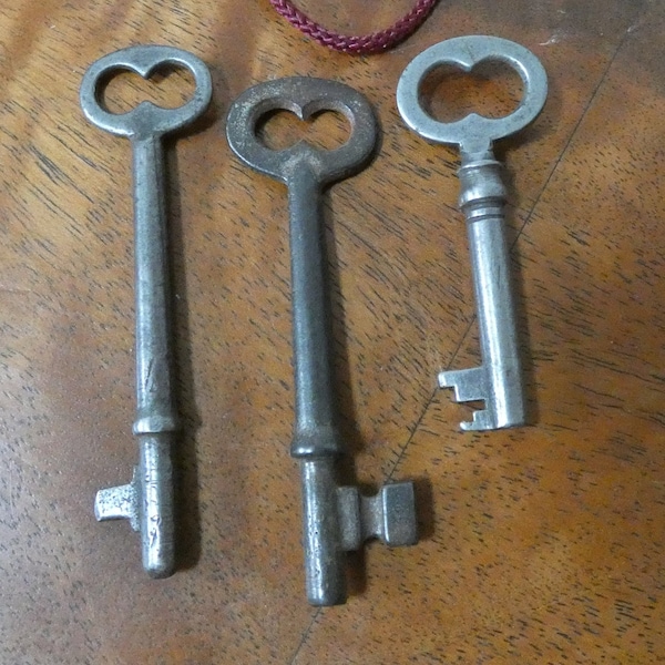 Vintage Skeleton Keys Set of 3 Wonderful Old Metal Keys!