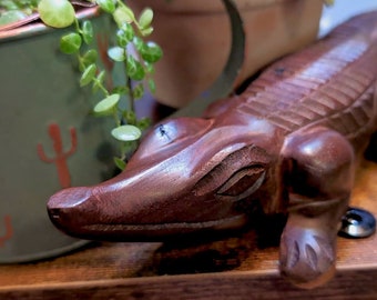 Carved wooden animal Crocodile Statue. Vintage African Alligator wood carving, curio cabinet, gift for naturalist, reptile ornament.