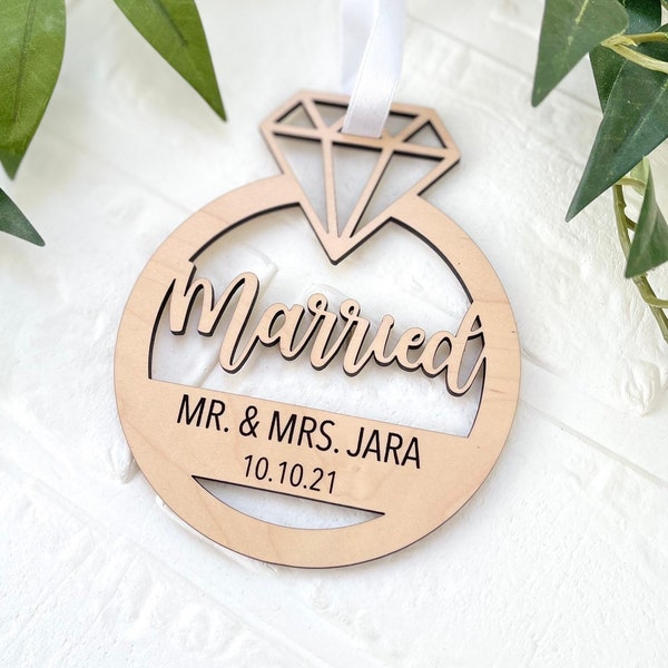 DiGITAL FILE - Married Ornament For Laser Cutter, SVG File, Just Married Ornament, Wedding Ring Ornament, Glowforge cut file