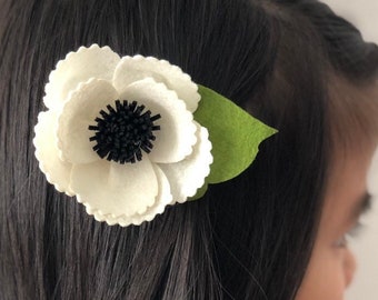 Felt flower barrette / flower clip / felt flowers / flower hair accessories/ little girl hair accessories / hair accessories valentines gift