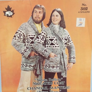 Vit Cowichan-tröja i buffelull med knytbälte Stickmönster #302 - PDF - plus bonus "Designa din egen"-diagram B2G1 Rea
