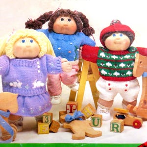 Dzianinowe swetry plus pasujące do lalek z miękkiej rzeźby Cabbage Patch, 4 cyfrowe wzory PDF z lat 80. XX wieku