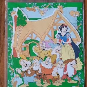 Walt Disney&#39;s Snow White and the Seven Dwarfs Centerpiece