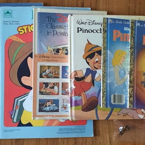Vintage Walt Disney&#39;s Pinocchio Collector&#39;s Set