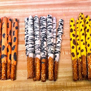 24 Safari Pretzel rods dipped in chocolate. Baby Shower, Birthdays, Baptism.
