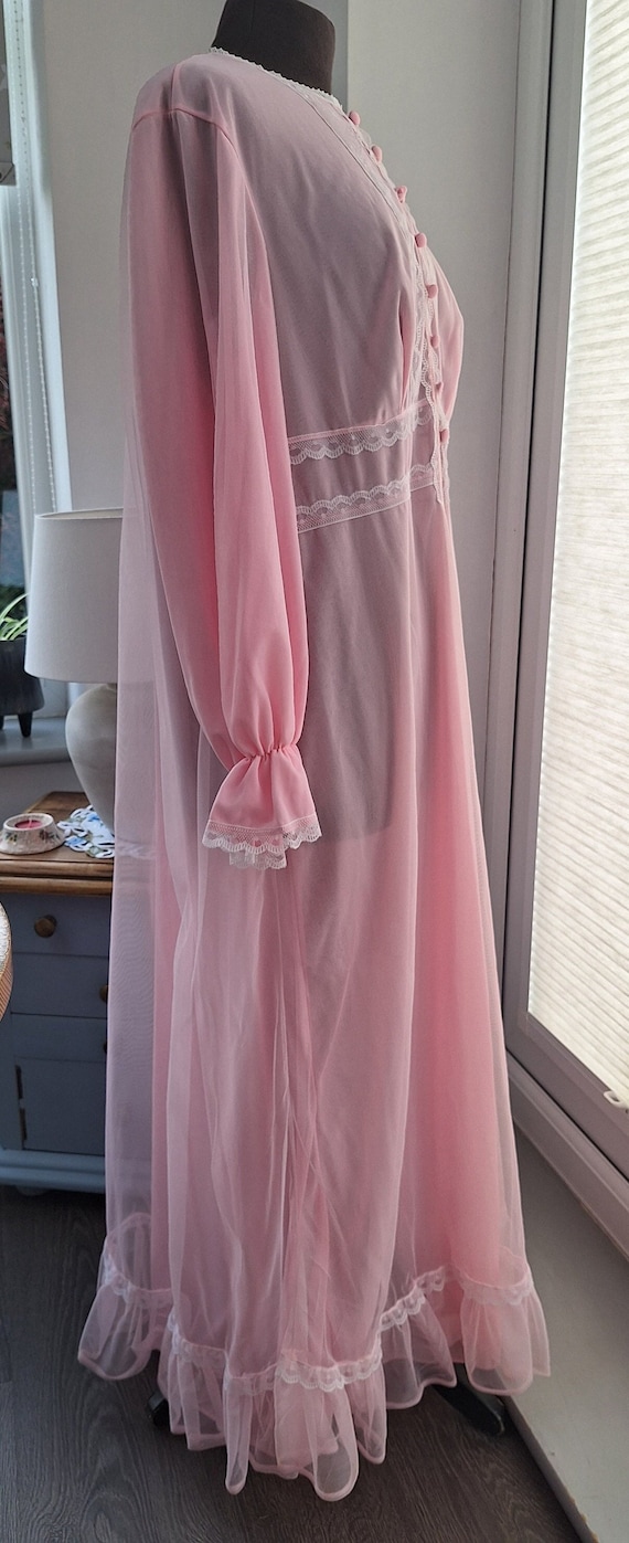 Vintage Pink and White Glamorous Peignoir Robe 195
