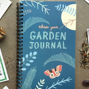 Garden Journal: Three Year Daily Planner Gardening Gift for Gardeners, Garden Book Garden Art Gift for Mom Gift Day Planner Gardener Gift