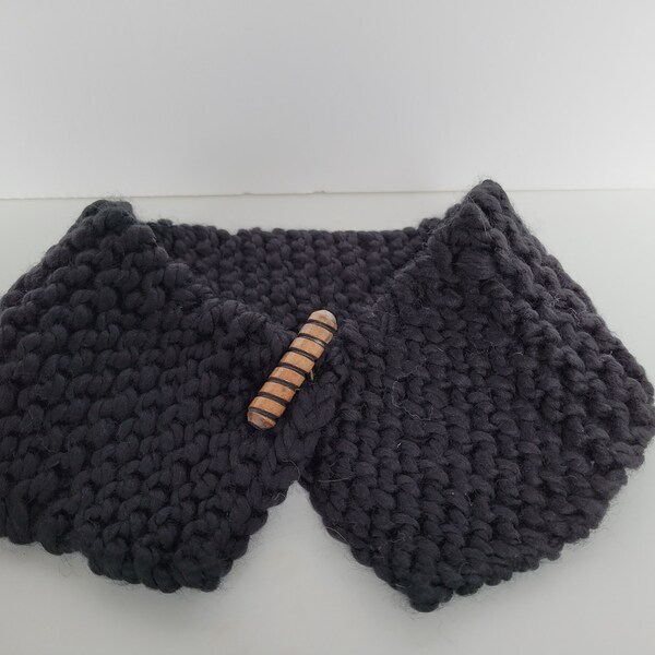 Black split collar cowl with casual wooden accent; lighter weight, sporty
