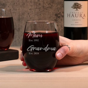 Mom Grandma Wine Glass Pregnancy Announcement, Personalized Stemless Wine Glasses, New Grandma Mothers Day Gift, Personalized Grandma Gift