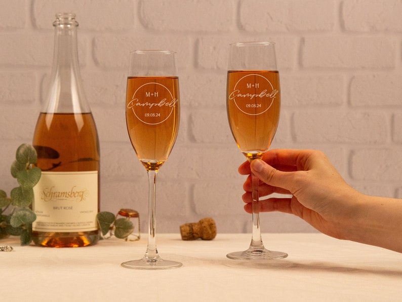 Engraved Champagne Flutes Wedding Gift, Wedding Champagne Flutes Personalized, Champagne Glasses Bride and Groom Glasses, Bridal Shower Gift