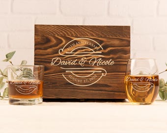 Set de regalo de whisky y copa de vino de aniversario personalizado, regalo de aniversario personalizado por año, regalos de aniversario para parejas, copas de aniversario