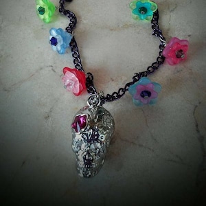 Day of the Dead necklace, Dia de los Muertos jewelry, sugar skull with lucite flowers & Swarovski crystals, Halloween necklace, skull lovers