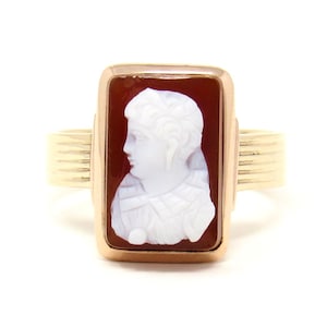 Victorian 14K Gold Carnelian Cameo Signet Ring with Embossed Detail