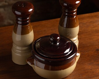 VTG Retro Tri-Toned Glaseado Sugar Bowl + Salt & Pepper Shaker Set / Cerámica vintage de la década de 1970