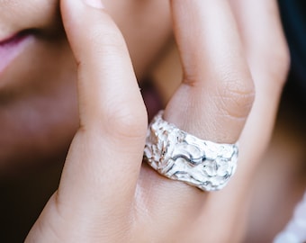 Chunky rustic silver organic ring for women, ocean ring, contemporary silver ring, wideband, rocks ring, women ring, band women modern