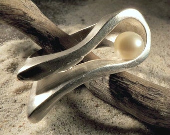Sterling silver handcrafted ring with freshwater pearl, Modern pearl Jewelry, unique ring designs for women