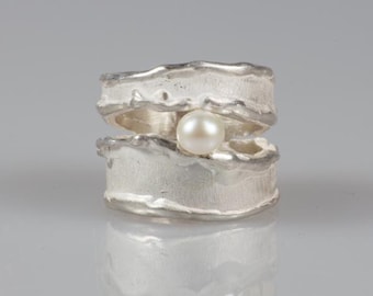 Ocean inspired pearl ring, Handcrafted sterling silver band ring for woman, pearl anniversary rings for her, Stormy sea design
