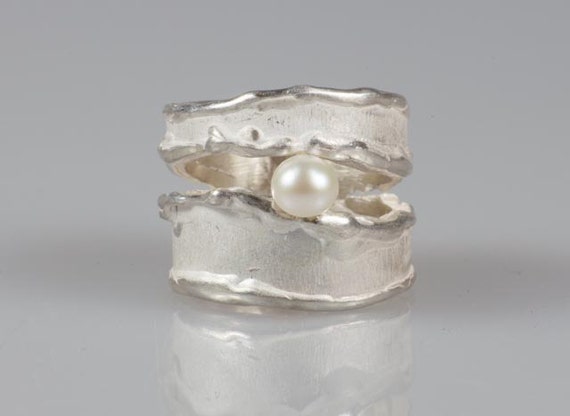 Ocean inspired pearl ring, Handcrafted sterling silver band ring for woman, pearl anniversary rings for her, Stormy sea design
