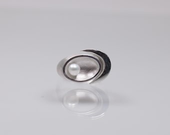 Concave pearl ring for women in sterling silver, chunky whale tail ring, sculpture ring for her