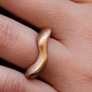 Ocean ring in bronze for women inspired by sea wave, handmade bronze jewelry made in Italy, bronze organic ring,  anniversary gift for her